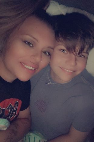 “我嫁给了一个10岁的孩子，人们都说我是花花公子，但这还不是最糟糕的。”